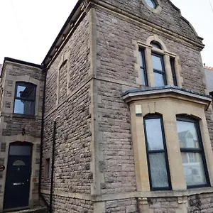 https://gorgeous-ground-floor-apartment-sleeps-up-to-8.cardiffhotelswales.com