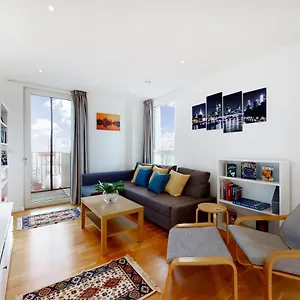 https://lovely-2-bedroom-flat-with-balcony-in-stratford.brighton-hotels-england.com