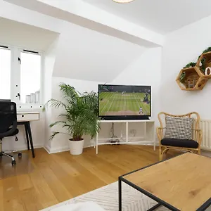 Apartment Lovely In Victoria Park Village, London