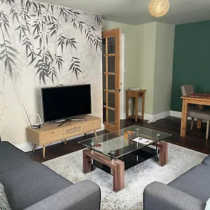 Apartment Comfortable Two Bedroom Modern, London