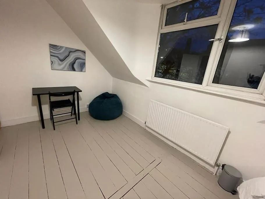 Stunning 2 Bedroom On Tower Bridge London Apartment