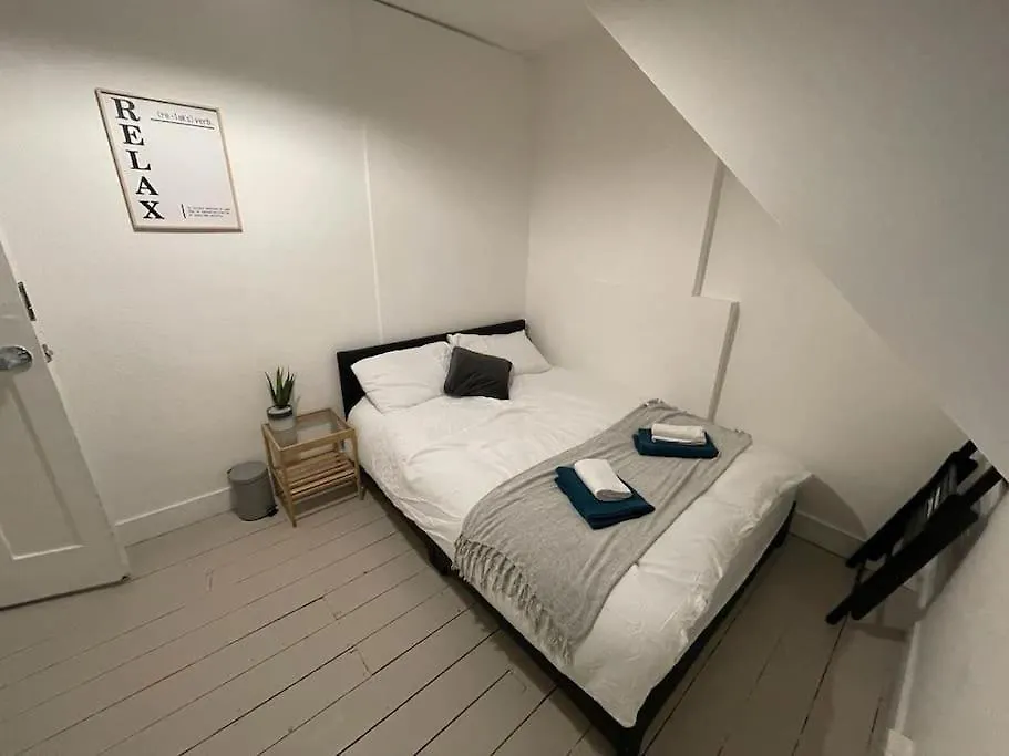 Stunning 2 Bedroom On Tower Bridge London Apartment